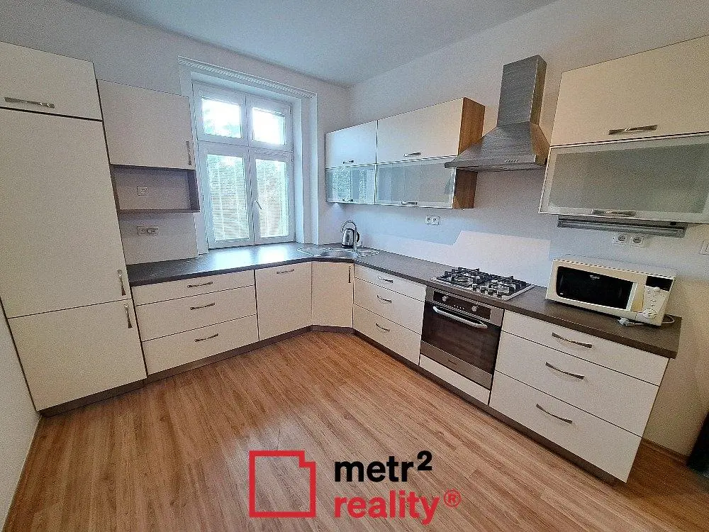 Küche; küchengeräte, holzboden, tageslicht, moderner stil