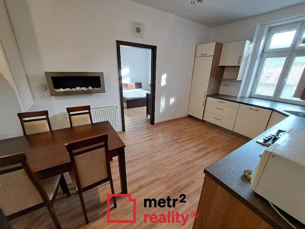 Küche; holzboden, tageslicht