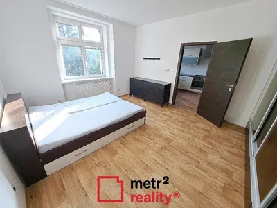 Schlafzimmer; holzboden, tageslicht