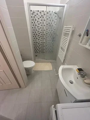 Badezimmer; fliesenboden, tageslicht, renoviert