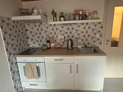 Küche; küchengeräte, fliesenboden