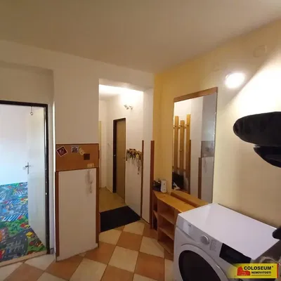 Guardaroba; pavimento in piastrelle