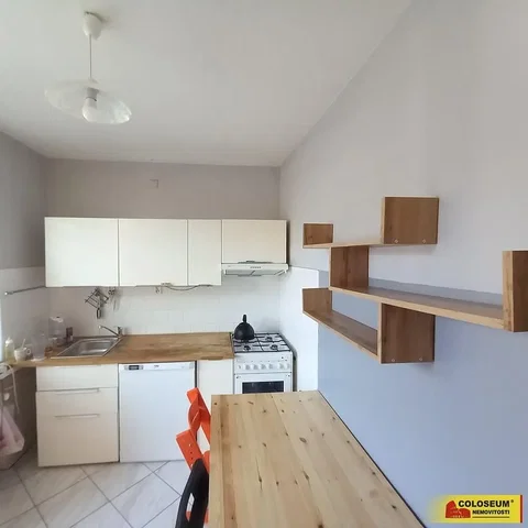 Cucina; luce naturale, stile moderno, pavimento in piastrelle, pavimento in legno