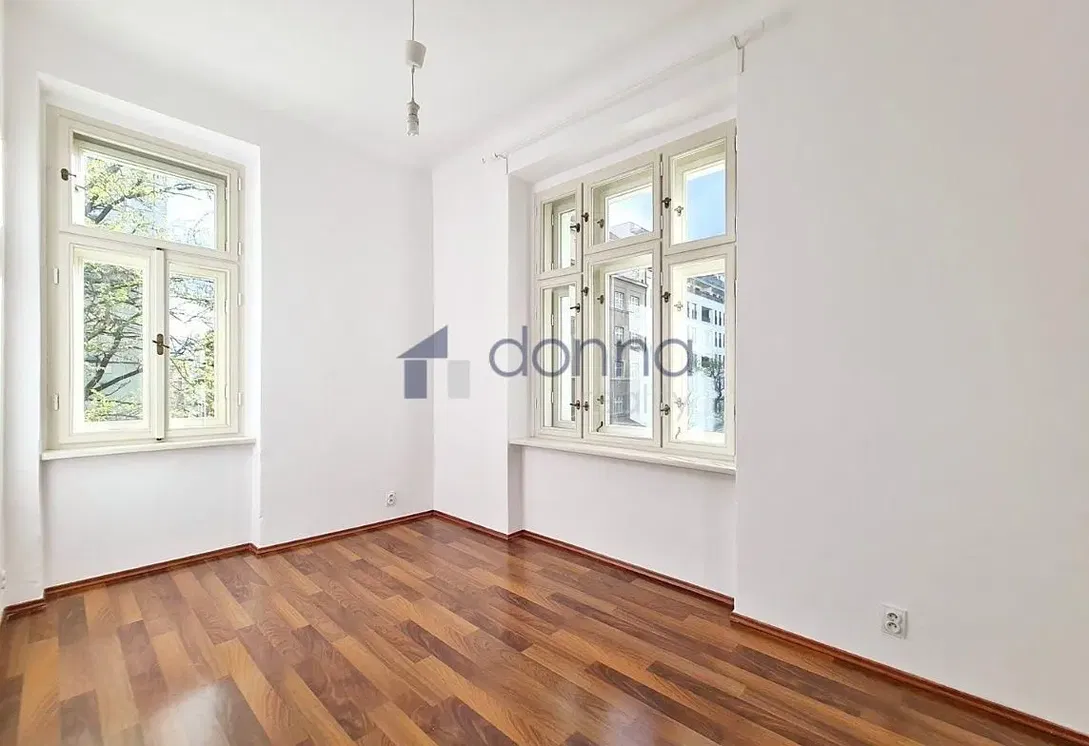 Wohnzimmer; blick, holzboden, tageslicht
