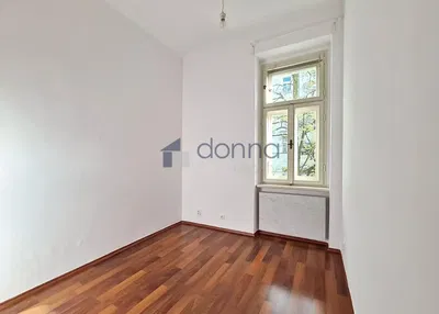 Schlafzimmer; holzboden, tageslicht, blick