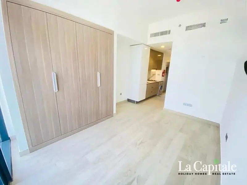 Yatak odası; ahşap zemin, tadilatlı, doğal ışık