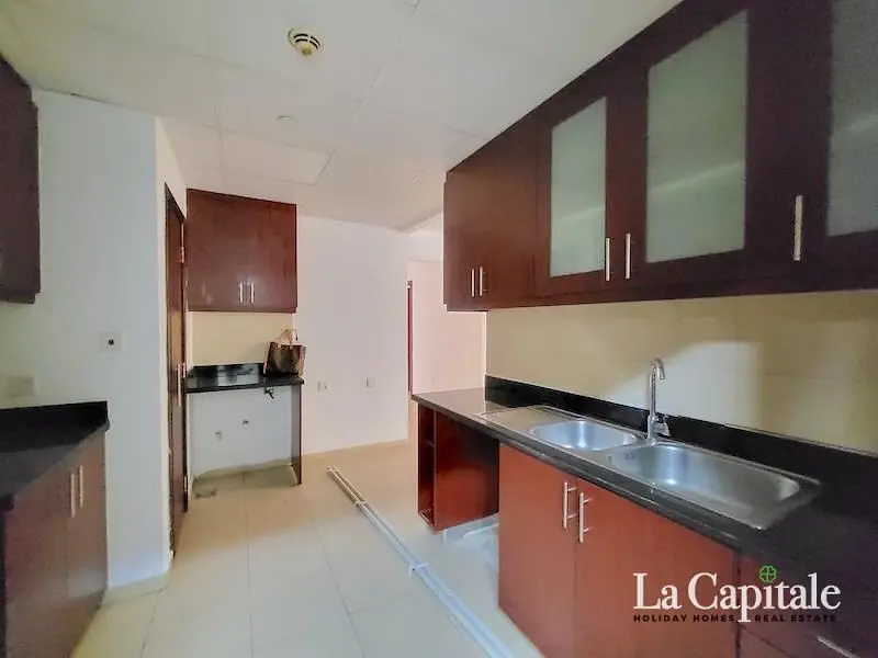 Mutfak; mutfak aletleri, fayans zemin