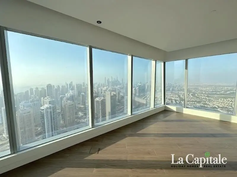 Oturma odası; manzara, ahşap zemin, doğal ışık