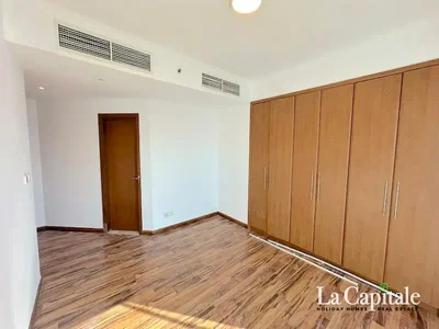 Chambre; parquet, lumière naturelle