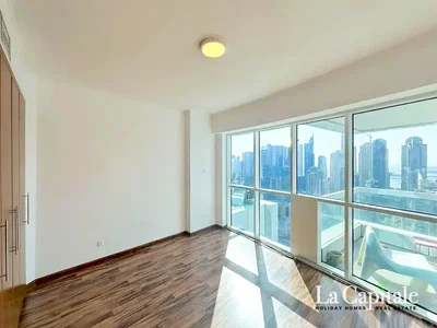 Salon; vue, parquet, lumière naturelle