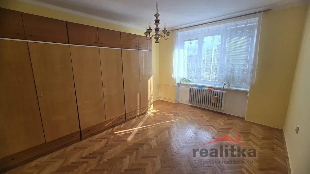 Chambre; parquet, lumière naturelle