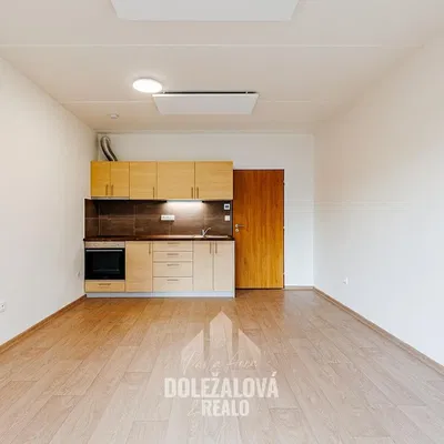 Küche; küchengeräte, holzboden, tageslicht