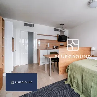 Chambre; style moderne, parquet, lumière naturelle, rénové