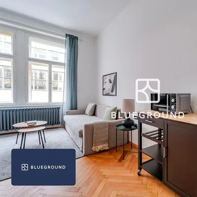 Salon; vue, style moderne, parquet, lumière naturelle