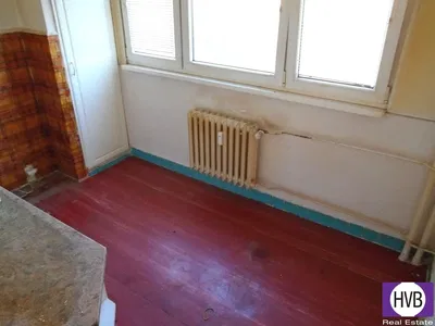 Cuisine; nécessite rénovation, parquet