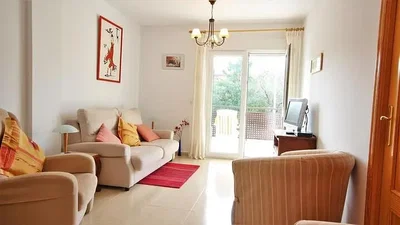 Oturma odası; doğal ışık, modern stil