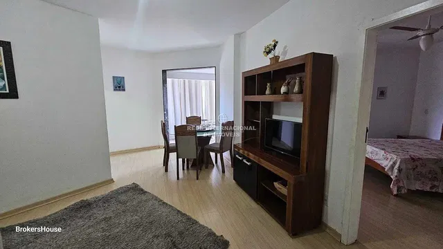 Wohnzimmer; holzboden, tageslicht