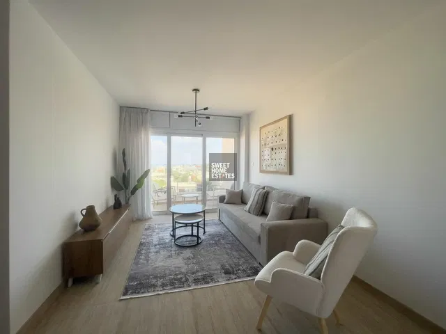 Obývačka; výhľad, prirodzené svetlo, moderný štýl