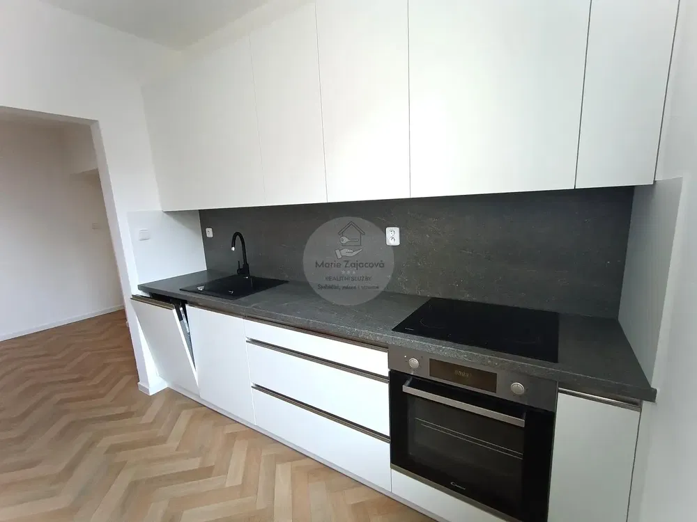 Cuisine; électroménager, rénové, lumière naturelle, style moderne