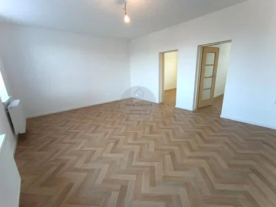 Salon; parquet, lumière naturelle