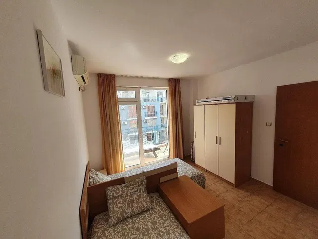 Wohnzimmer; fliesenboden, tageslicht, blick