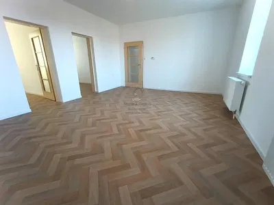 Salon; parquet, lumière naturelle