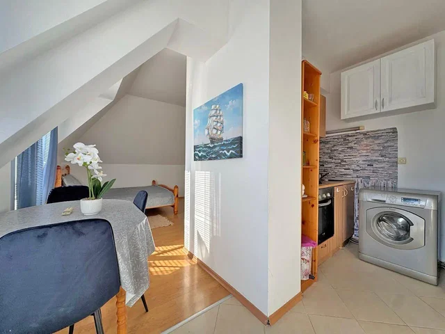 Küche; fliesenboden, holzboden, tageslicht