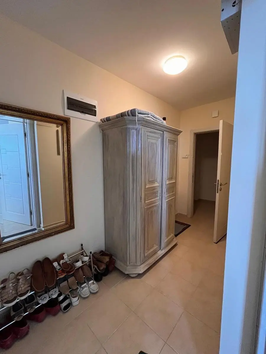 Garderobe; fliesenboden