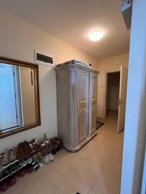 Garderobe; fliesenboden