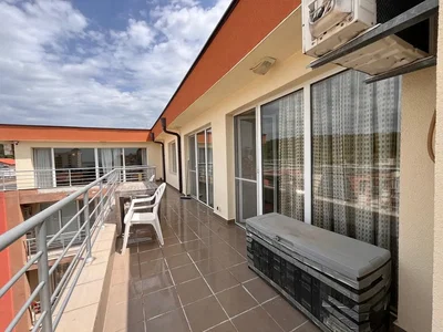 Balkon; fliesenboden