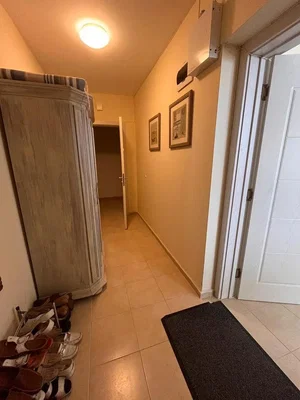 Garderobe; fliesenboden