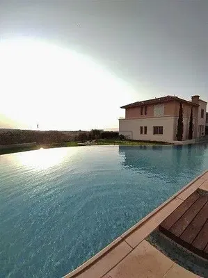 Kuća i okolina; pogled