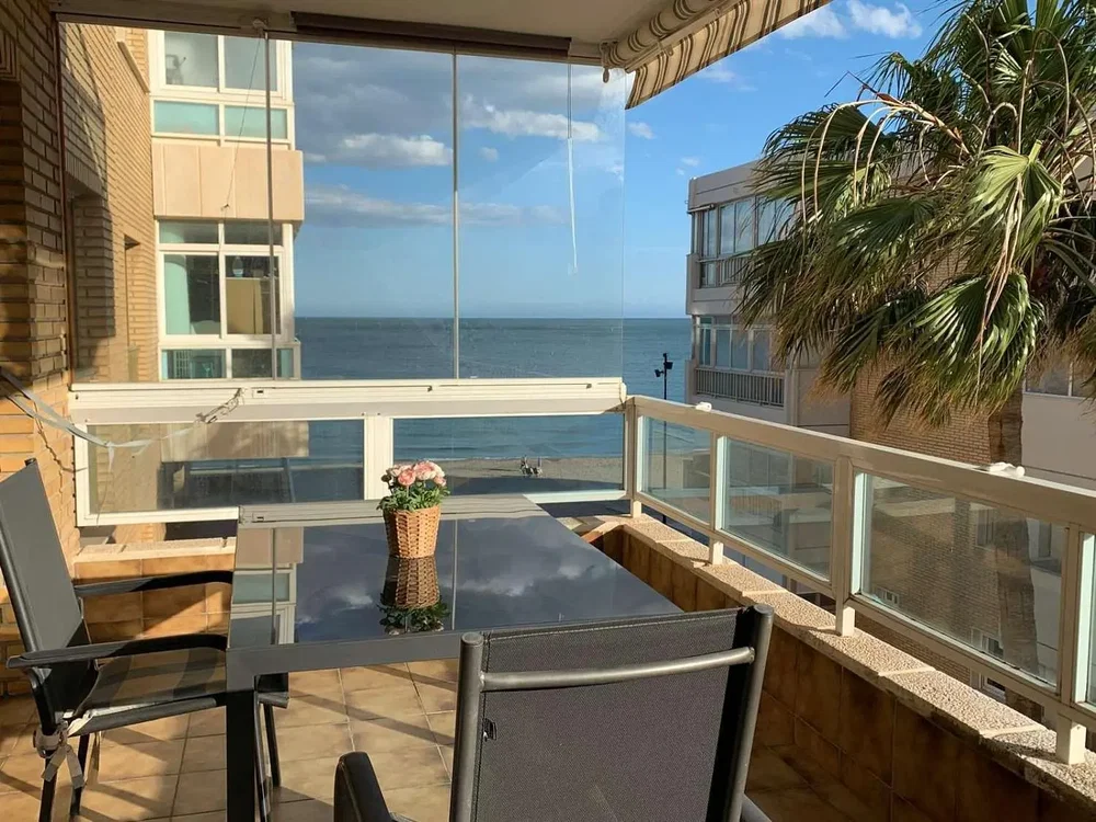 Balkon; blick, fliesenboden, tageslicht