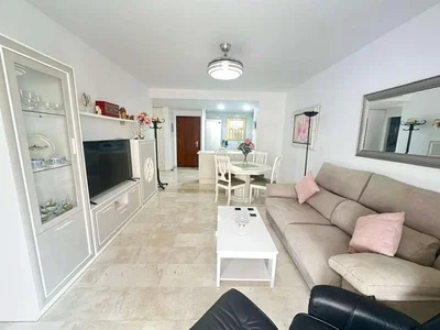 Wohnzimmer; tageslicht, moderner stil