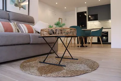 Obývací pokoj; dlažba, přirozené světlo, moderní styl