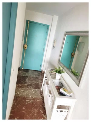 Garderobe; fliesenboden