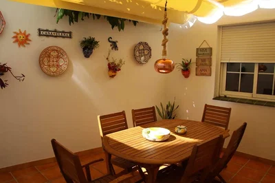 Terrasse; fliesenboden, tageslicht, rustikaler stil