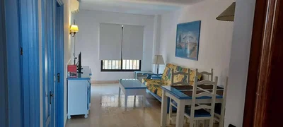 Wohnzimmer; fliesenboden, tageslicht