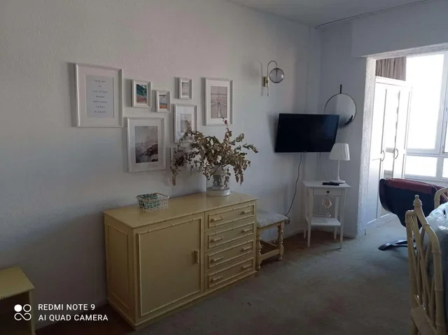Ložnice; moderní styl, přirozené světlo