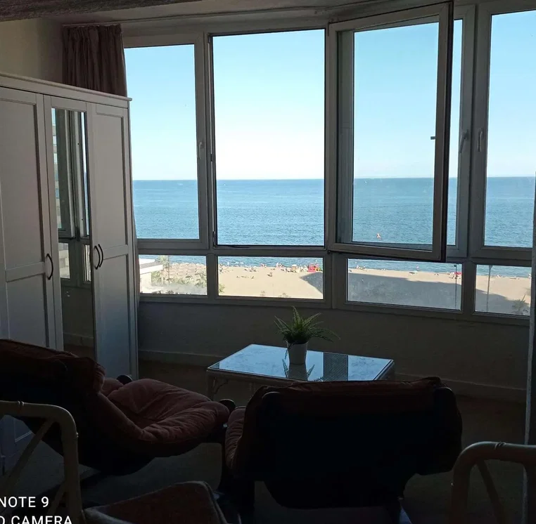 Oturma odası; manzara, doğal ışık