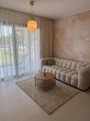 Oturma odası; doğal ışık, modern stil, fayans zemin