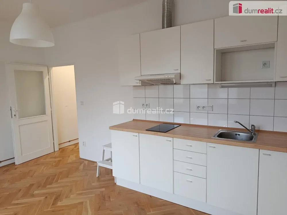 Cuisine; parquet, rénové, lumière naturelle, style moderne