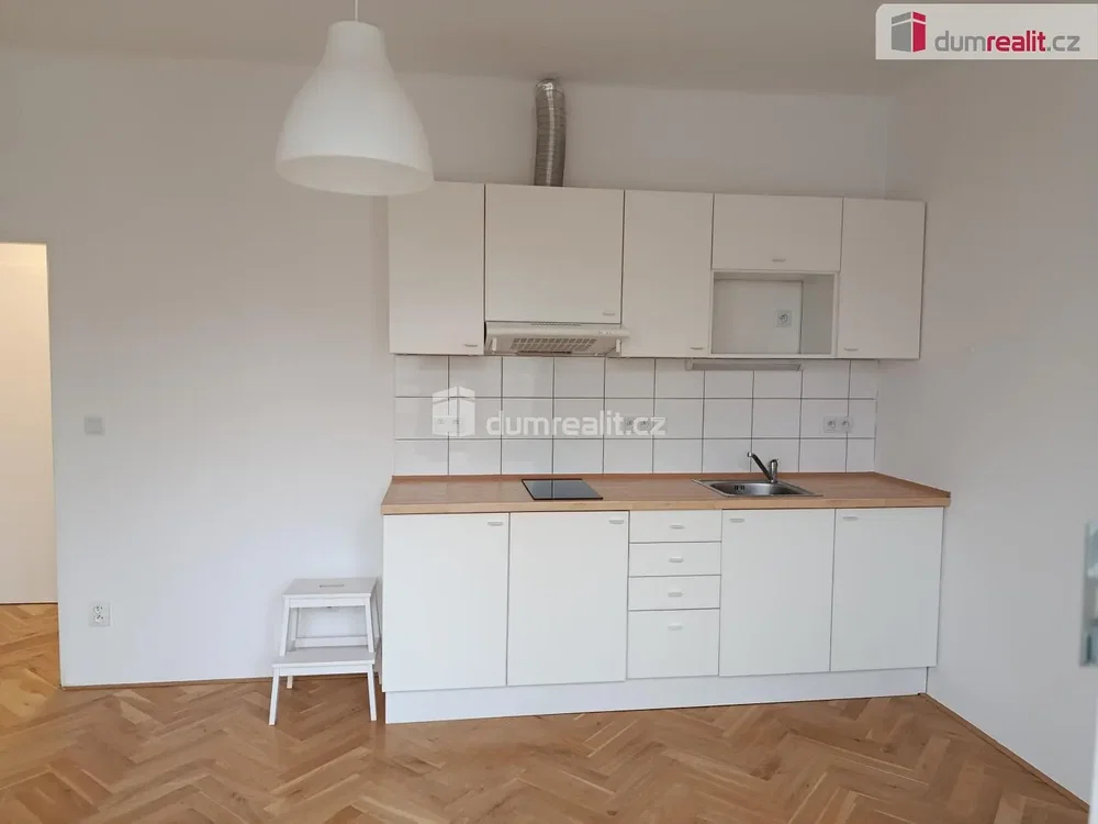 Cuisine; parquet, rénové, lumière naturelle, style moderne