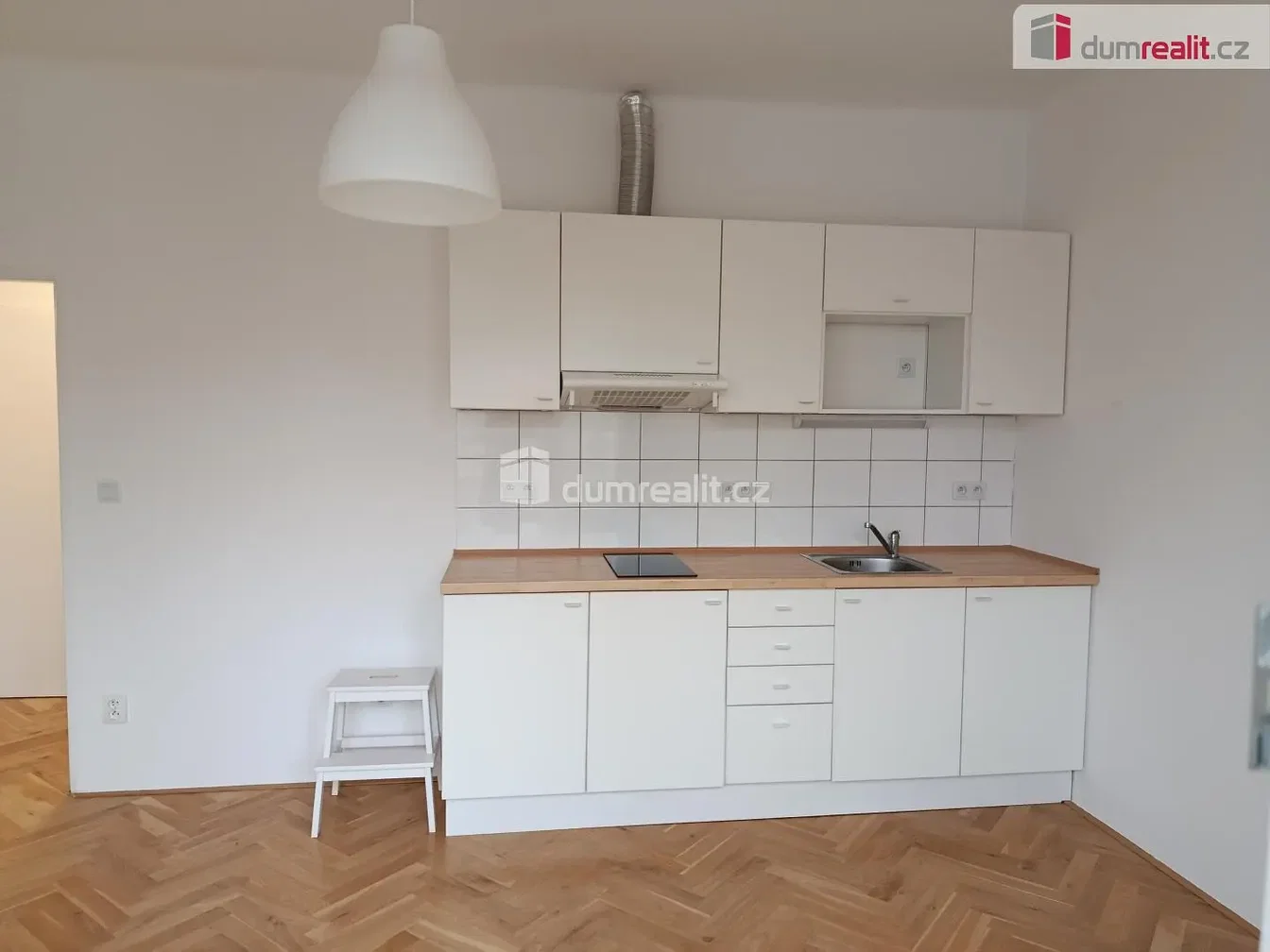 Cuisine; parquet, rénové, lumière naturelle, style moderne