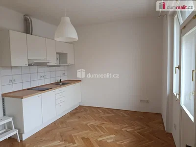Cuisine; électroménager, parquet, lumière naturelle, style moderne
