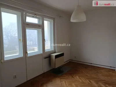 Salon; vue, parquet, lumière naturelle