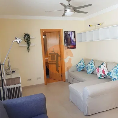 Oturma odası; doğal ışık, modern stil