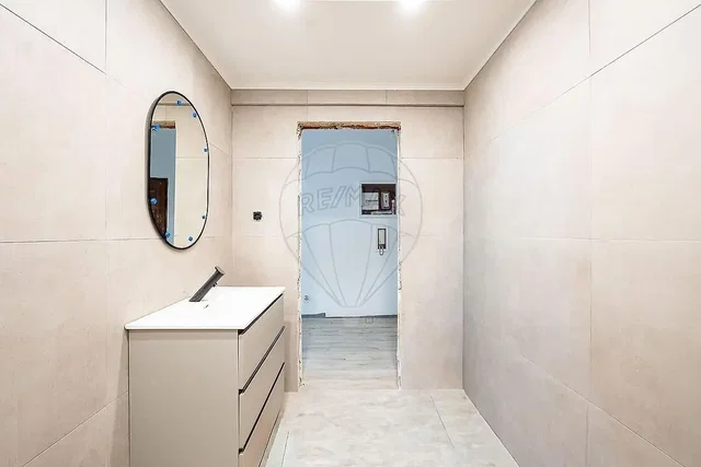 Salle de bain; carrelage, lumière naturelle, rénové