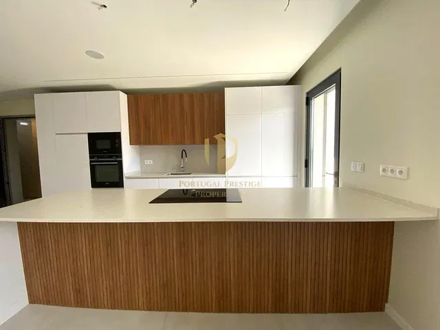 Keuken; keukenapparatuur, gerenoveerd, natuurlijk licht