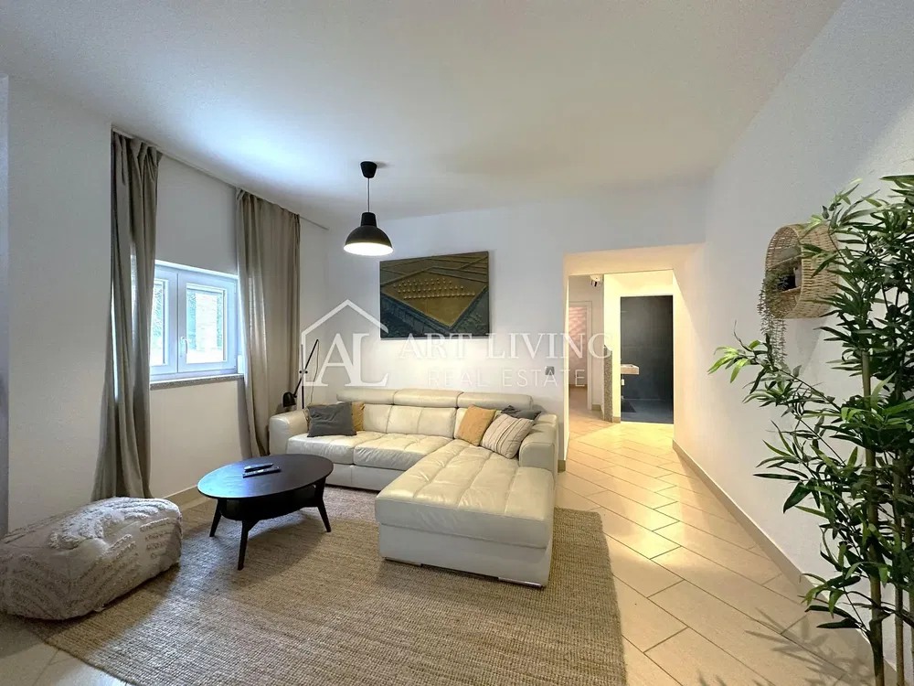 Дневна соба; природно светло, модерни стил